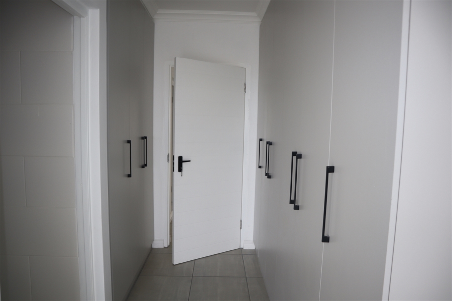 5 Bedroom Property for Sale in Wavecrest Eastern Cape